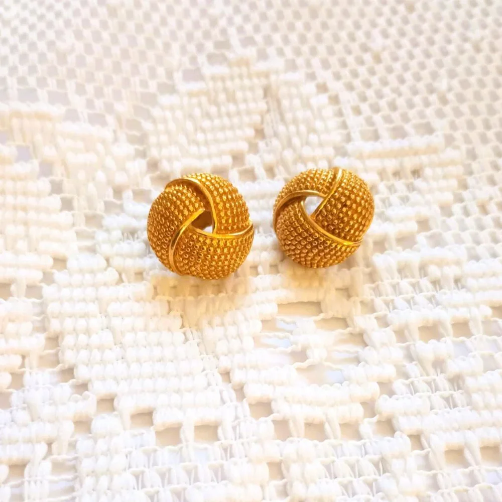 Avon Textured Knot Post Earrings Women's Vintage Gold Tone Stud Jewelry